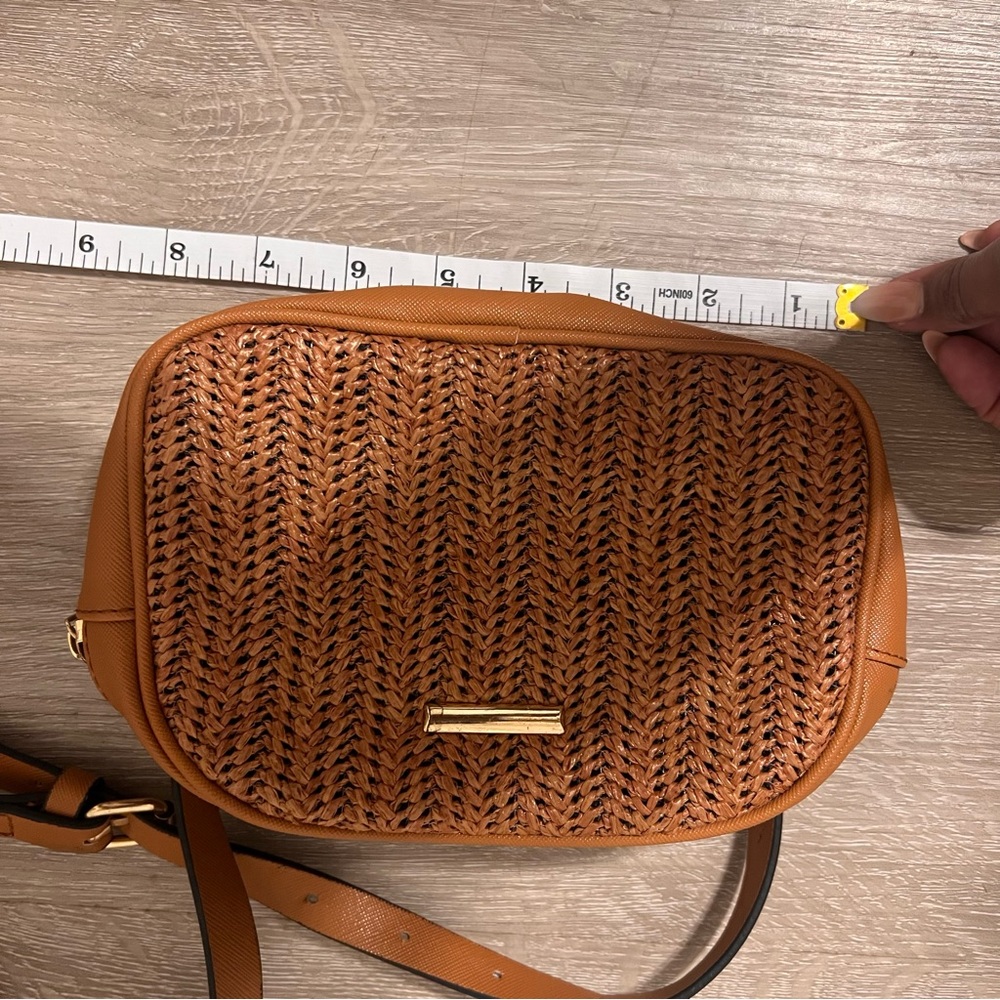 🍒 Tan Woven Crossbody Bag - Picture 4 of 6